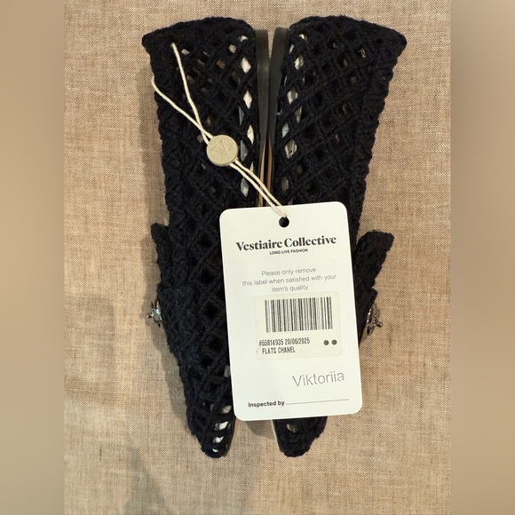 New with box CHANEL Black Crochet Loafers with Heart interlocking, size 37,5 - Picture 5 of 16